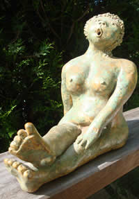 Singende, Ton, ca. 23 cm hoch